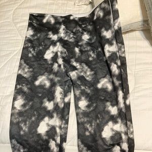 Fashion nova crop leggings